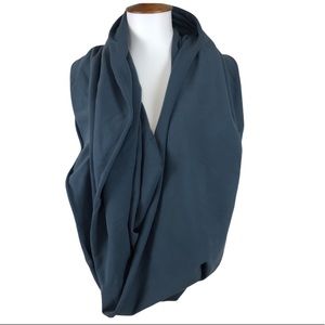 - Lululemon Infinity Scarf blue/ used conditions
